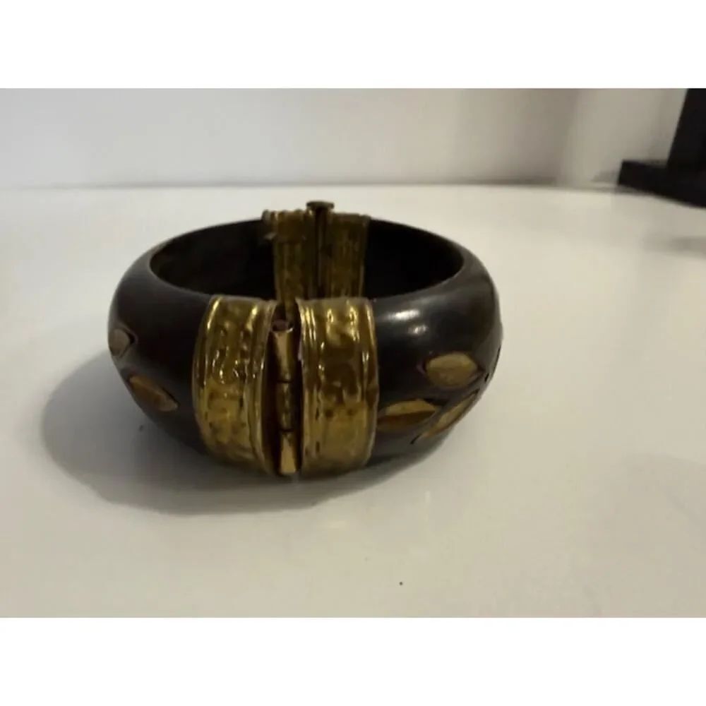 Vintage Carved Black Bone Etched Leaves Hinged Bangle Bracelet